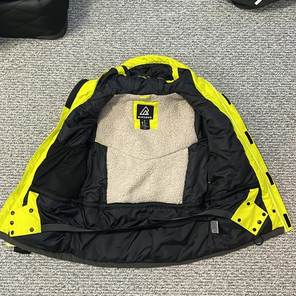 Ripzone Winter Jacket Kids Large - Picture 2 of 8